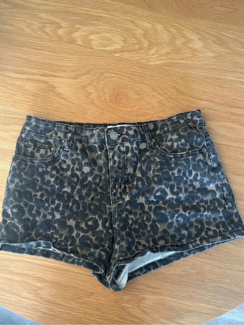 Leopard Print High-Waist Women’s Denim Shorts - Black/Tan